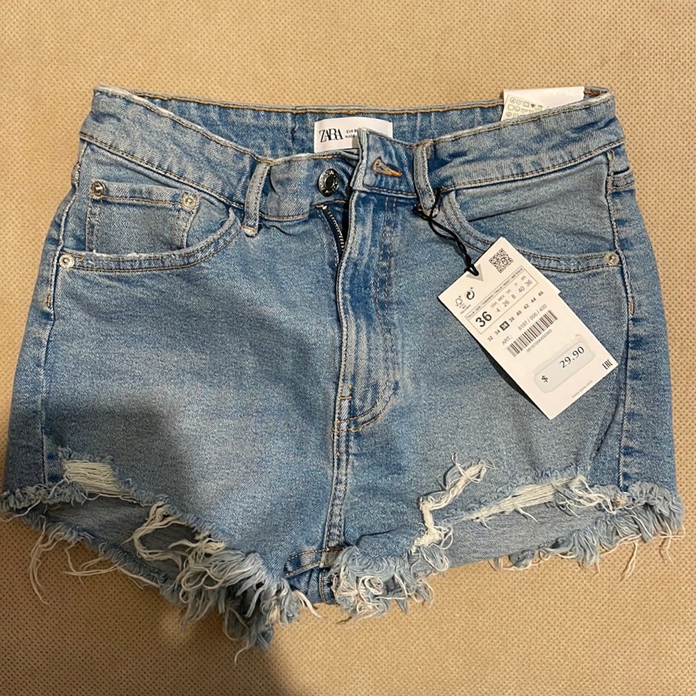 Distressed high waisted Zara shorts